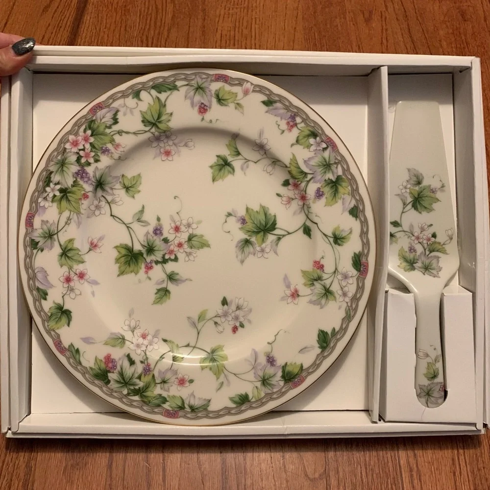 NIB Andrea by Sadek Monica Cake Set Plate & Server 11" Dia Made in Japan - Picture 1 of 14